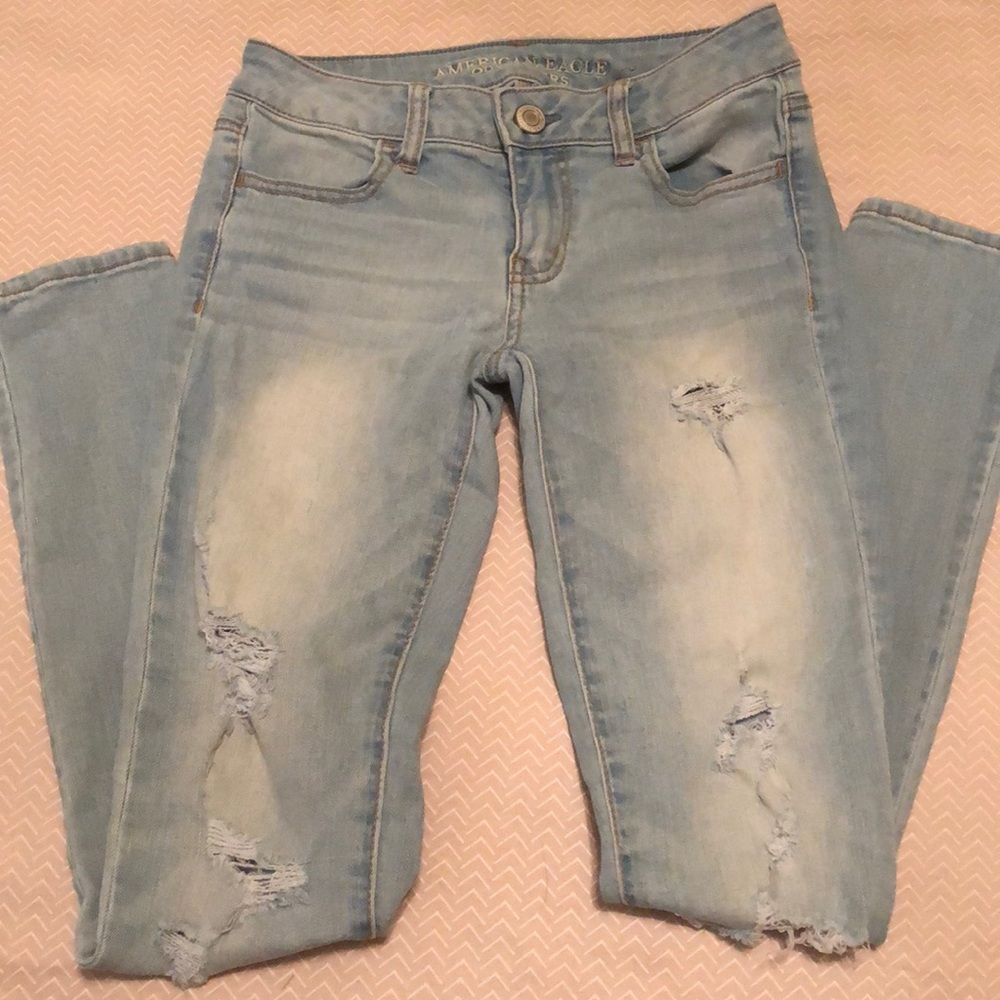 Sz. 2 Light Wash Distressed American Eagle Jeans